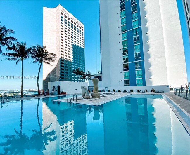 Foto del edificio - 335 S Biscayne Blvd