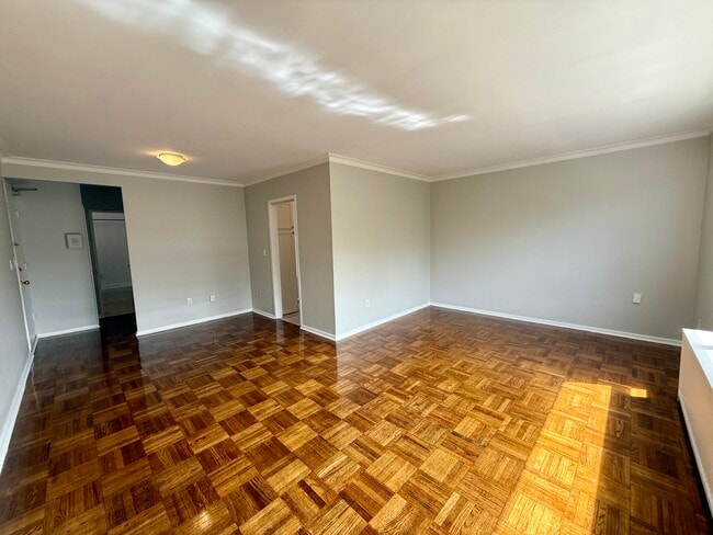 Building Photo - 1295 Bayview Av