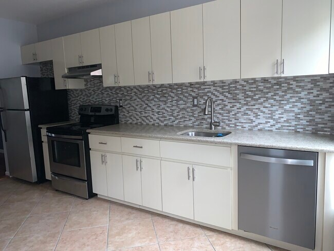 Building Photo - 390 Myrtle Ave