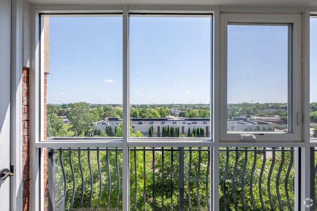 3BR, 2BA - Penthouse - 1,441SF - Screened In Balcony - The Gateway Village