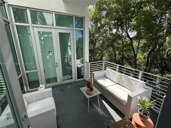 Foto del edificio - 3062 Bird Ave
