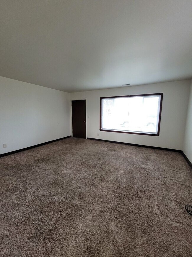 Foto del edificio - 1204-1206 Vandenberg Ave