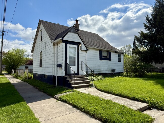 Building Photo - 7292 Meadow Ave