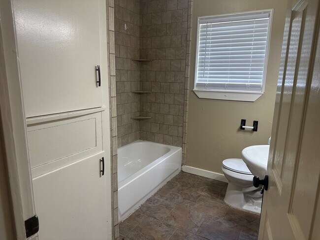 Foto del edificio - 114 Forest Oaks Ln