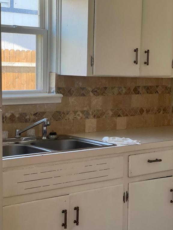 Foto del edificio - 405 NW Glendale Dr