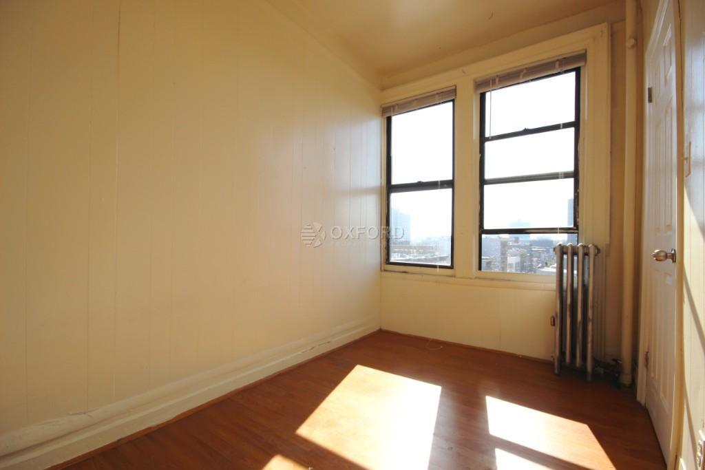 Foto del edificio - 87 Graham Ave
