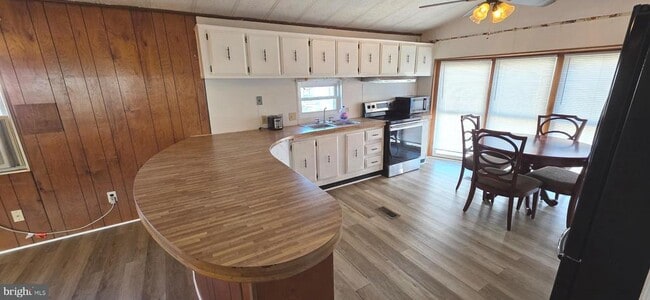 Building Photo - 45 High Wind Ln