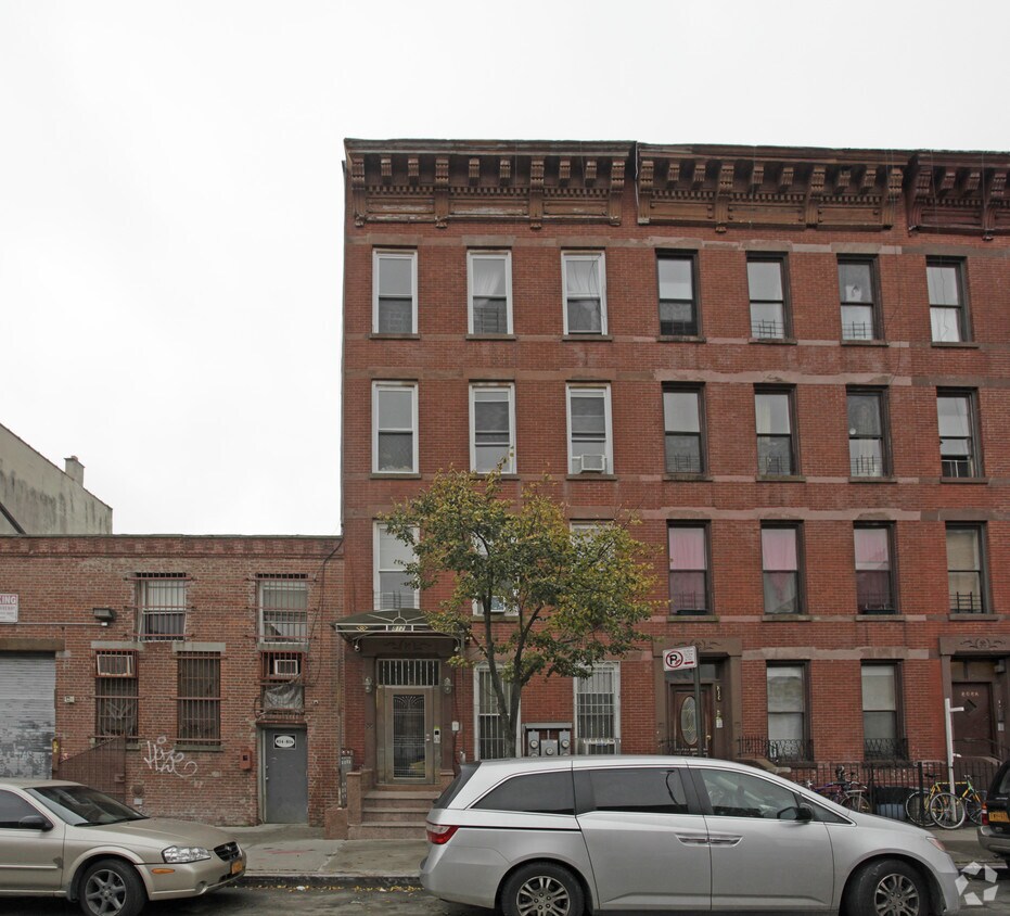 Building Photo - 812 Bergen St