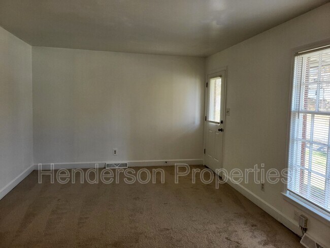 Foto del edificio - 7512 Briardale Dr