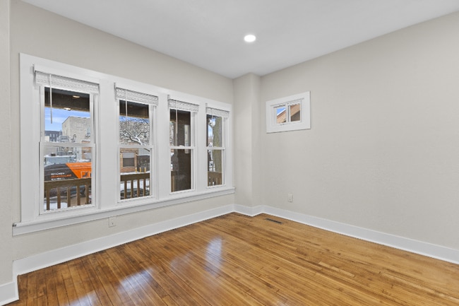 Building Photo - 1814 E Linnwood Ave