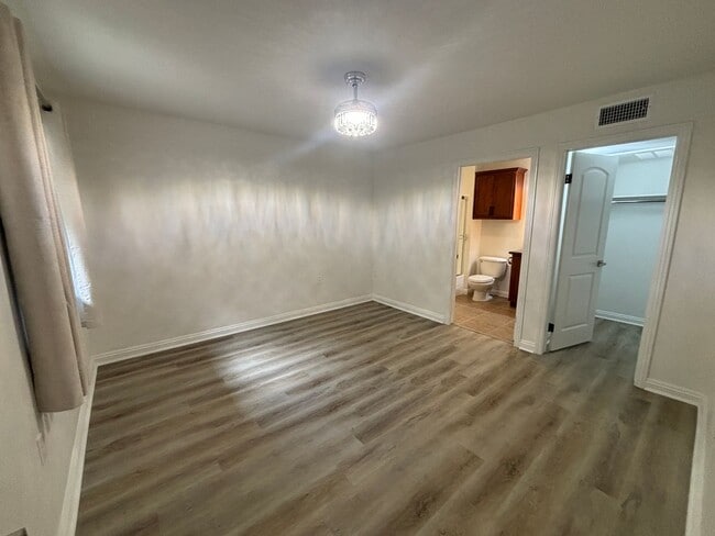 Building Photo - Updated one bedroom ia ready for its new r...