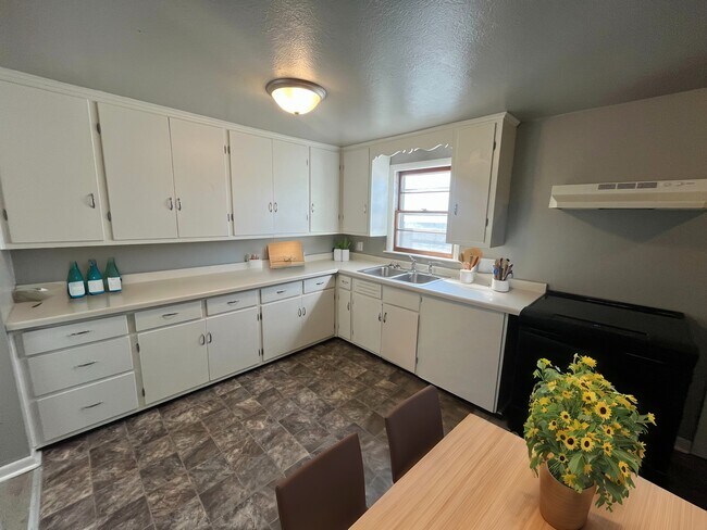 Foto del edificio - 630 Schoen St