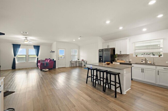 Foto del edificio - 424 Sebring Cir