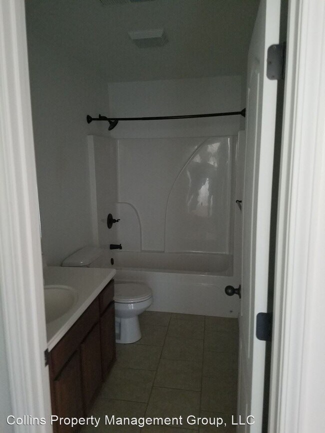 Building Photo - 3 br, 2 bath House - 464 Oak Brook Est. Ln