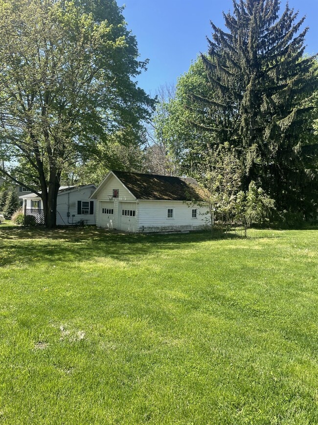 Building Photo - 455 Wright St
