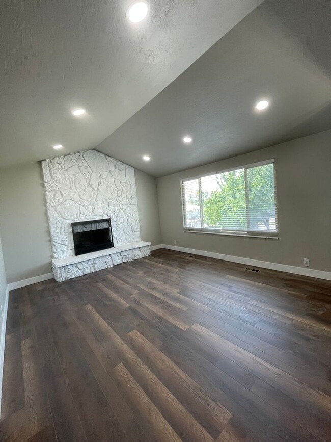 Building Photo - Stunningly Remodeled 4 bedroom home! With ...