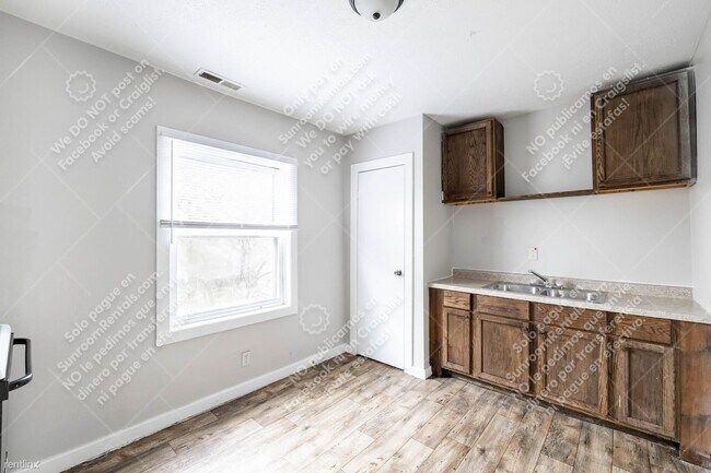 Foto del edificio - 2 br, 1 bath 4plex - 331 N Temple Ave D D