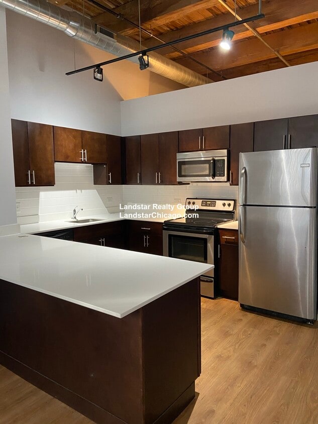 Primary Photo - 125 E 21st St