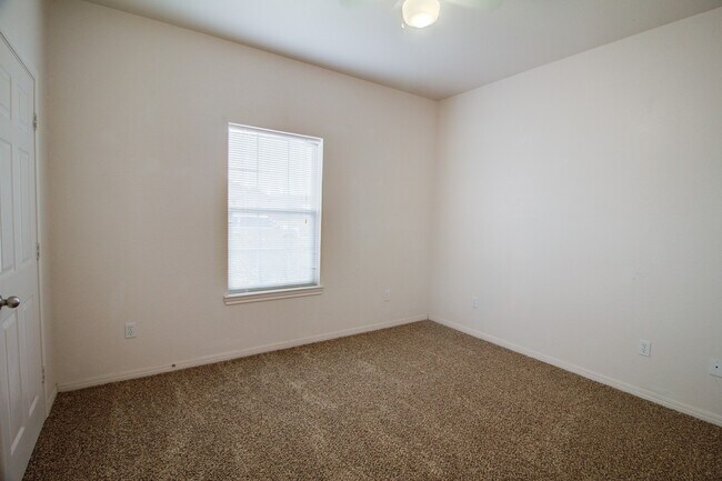 Foto del edificio - Surrey Ridge Duplex