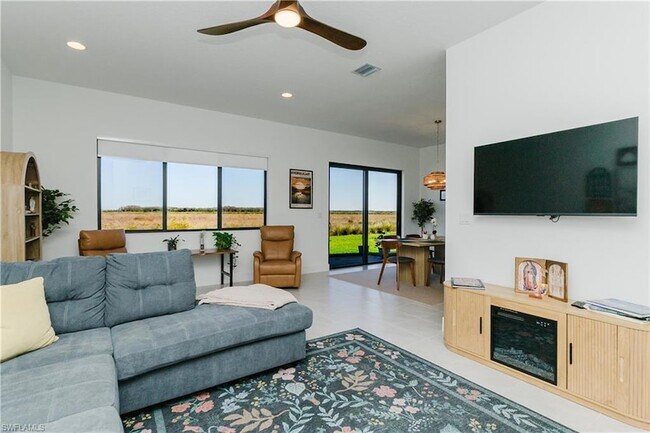 Foto del edificio - 5875 Cassidy Ln