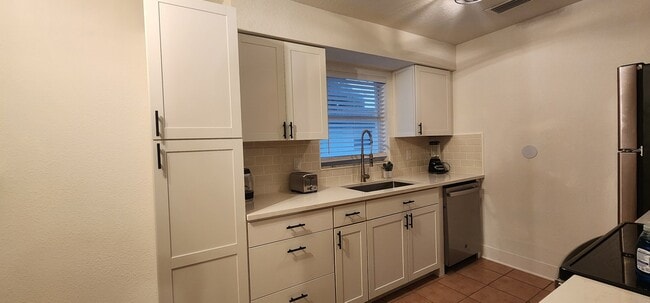 Photo - 139 NE Monroe Cir N Townhome