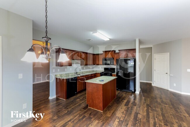 Foto del edificio - 4218 Spruce Trail