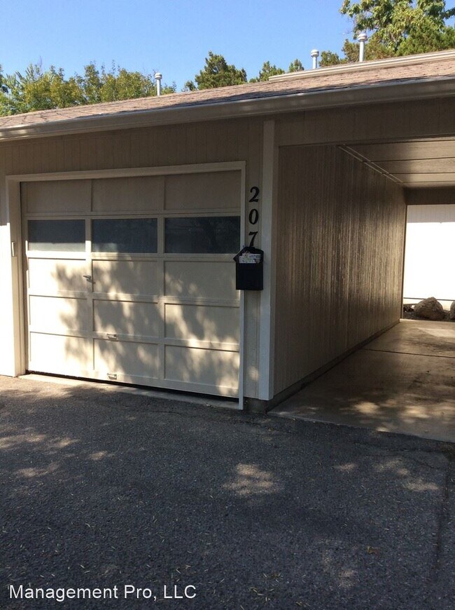 Building Photo - 2 br, 1.5 bath House - 207 S. Bruce Lane