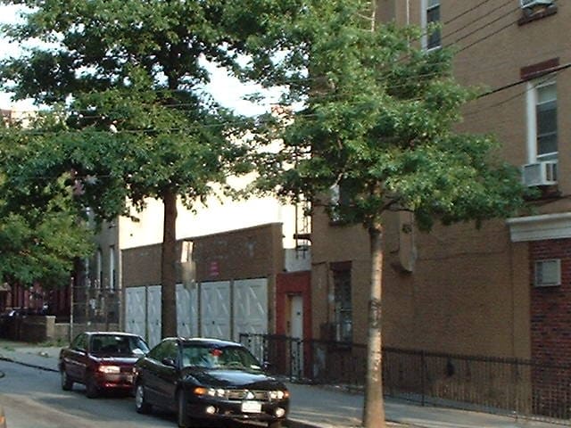 Building Photo - 543 Clinton St