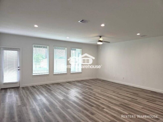 Building Photo - Welcome to your new home nestled in the he...