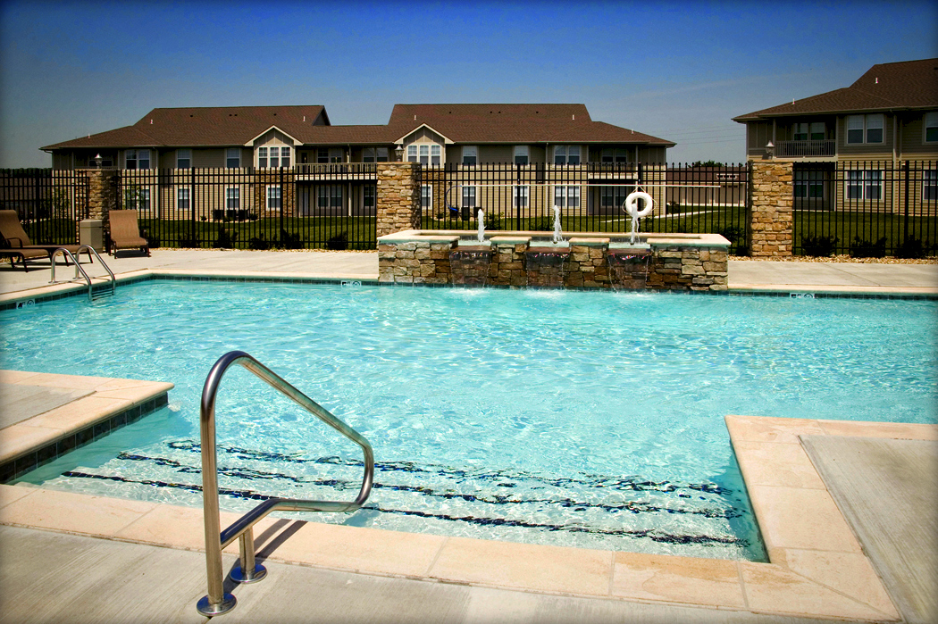 Piscina de Ironwood Court - Ironwood Court and Park West Apartments