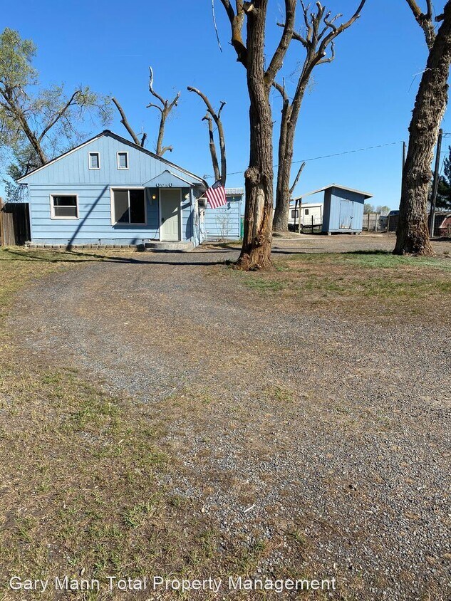 2 br, 1 bath House 5716 NE Mae Valley Rd House Rental in Moses Lake