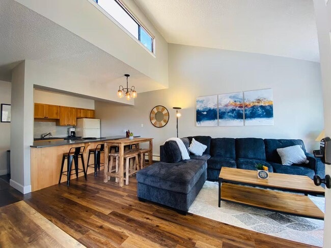 Building Photo - 203 E Meadow Mile