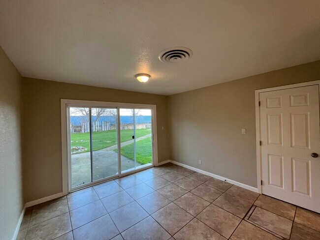 Foto del edificio - 8733 Baxter Way