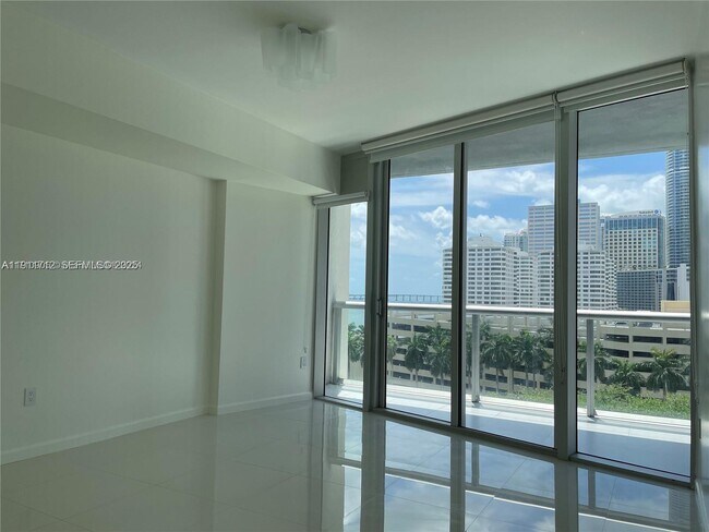 Foto del edificio - 495 Brickell Ave