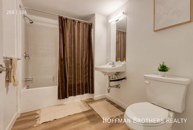 Foto del edificio - 1635 E 117th St