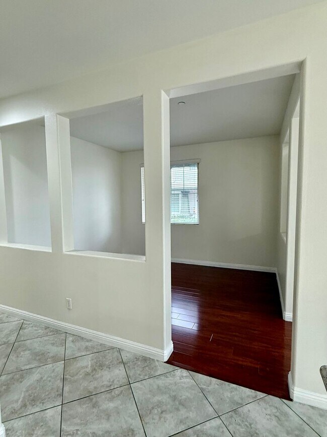Foto del edificio - Highly Desirable 2 bed 3 bath condo in Rancho Cucamonga
