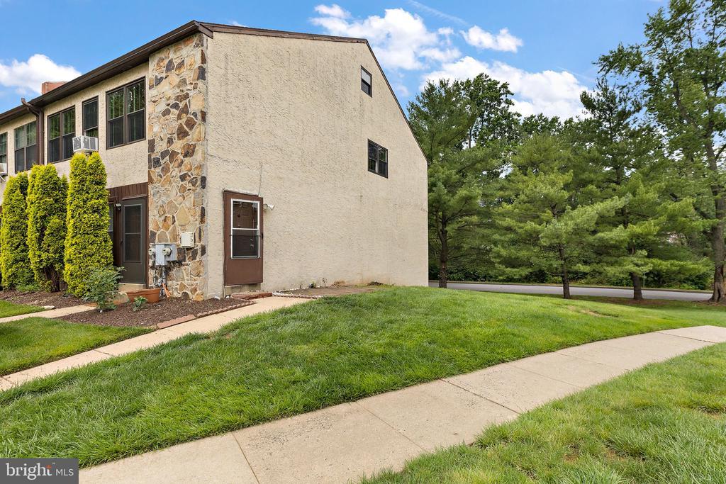 Primary Photo - 193 Stirling Ct