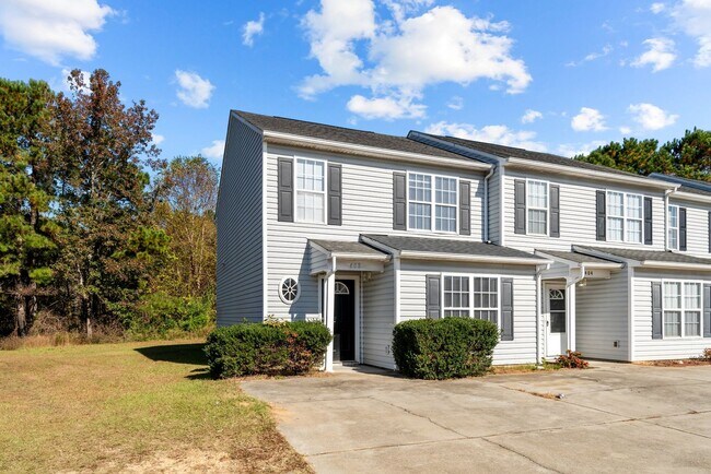 Building Photo - Charming 3-Bed 3.5-Bath Near Campbell University
