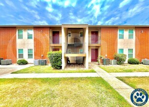 Building Photo - 410 Bryan St