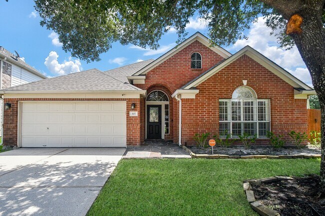 Foto del edificio - 707 New Pines Dr