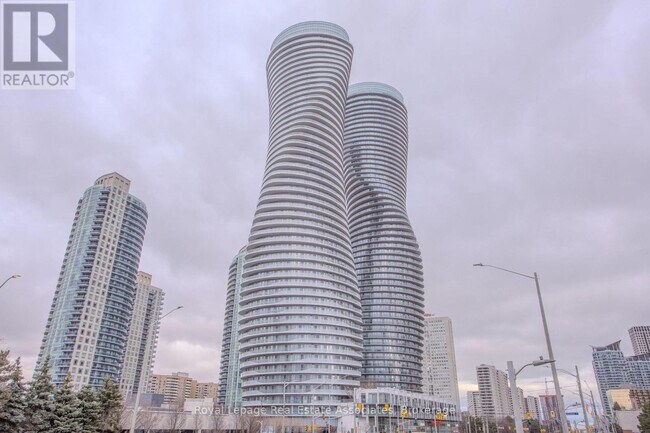 Photo du bâtiment - 50 Absolute Ave