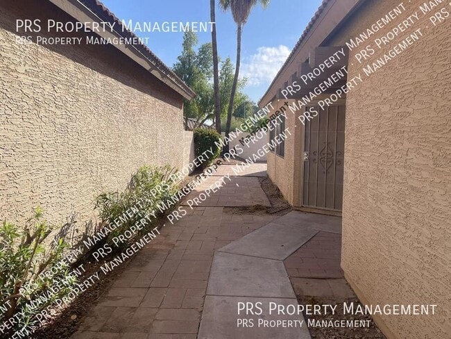 Building Photo - 4587 W Harrison St