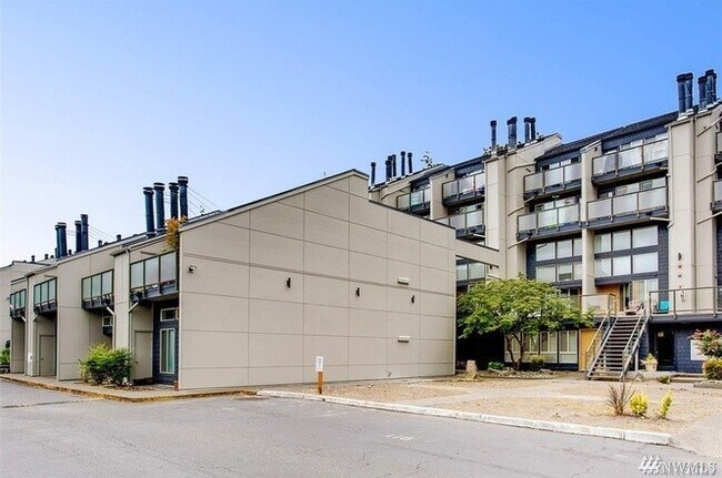 Building Photo - 5829 NE 75th St
