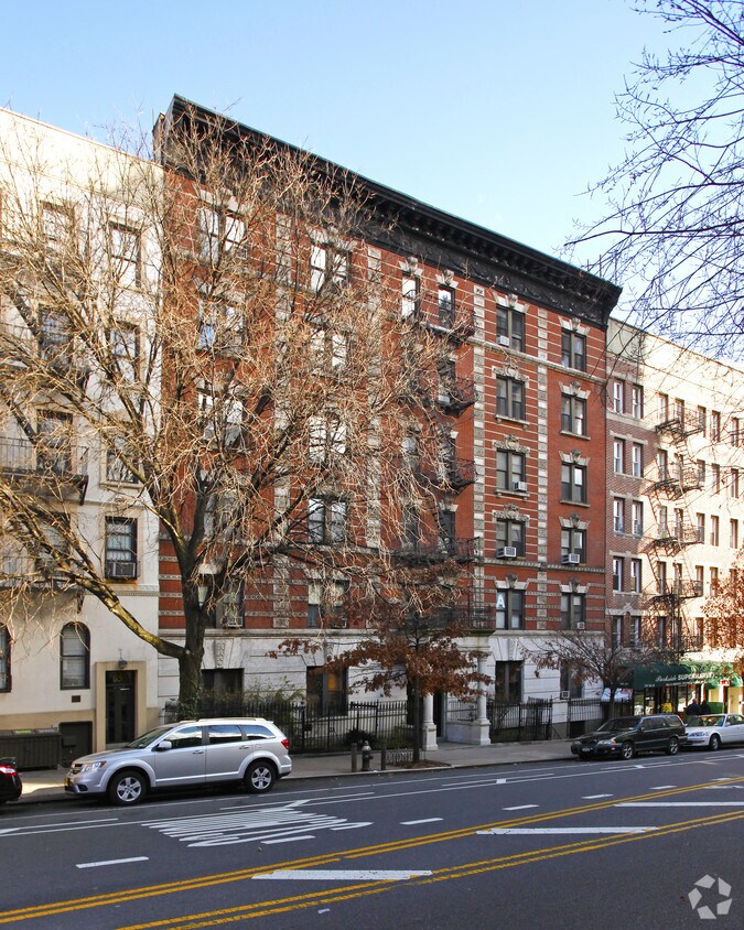 Building Photo - 61 W 106th St