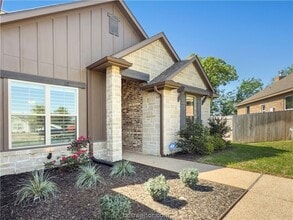 Building Photo - 2713 Colony Vis Ct