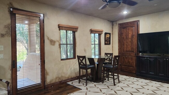 Building Photo - Fully Furnished! Charming 1BED/1BATH priva...