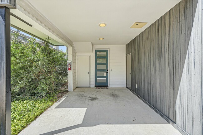 Building Photo - 2804 S 1st St