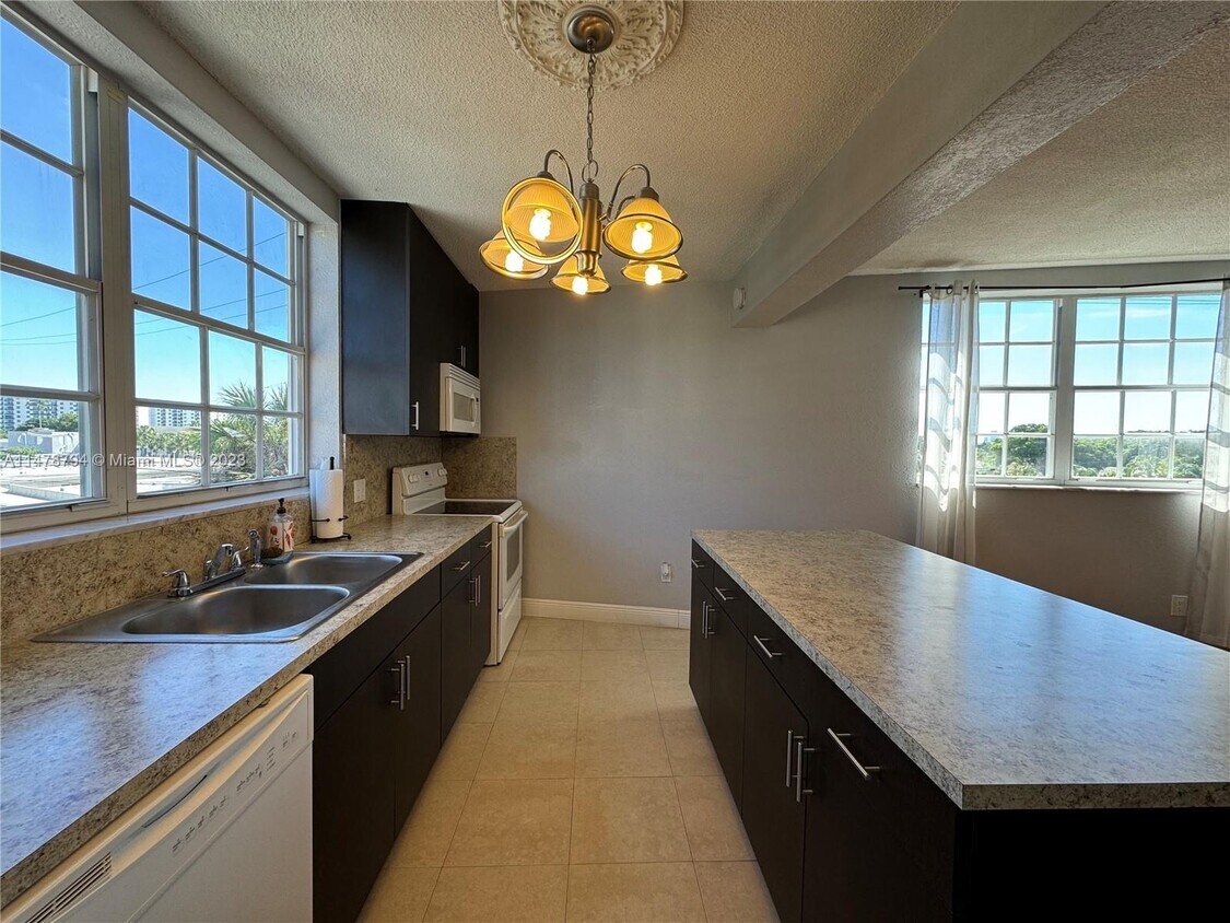 Foto principal - 1770 79th Street Causeway