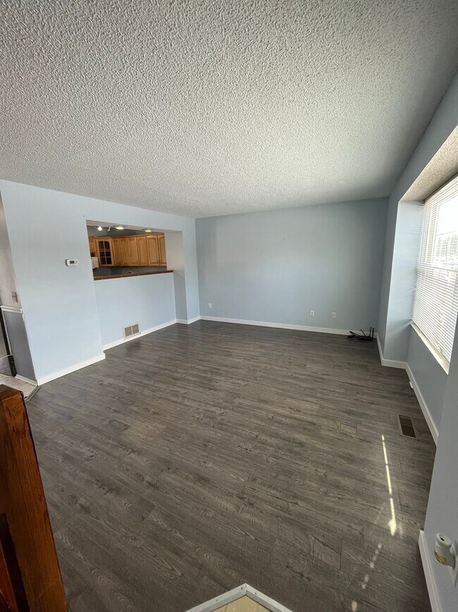 Foto del edificio - 3-Bedroom, 1.5-Bathroom Home in Hilliard