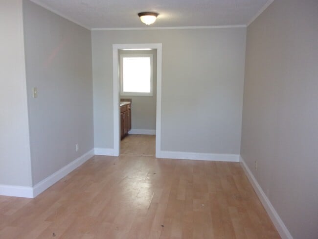 Foto del edificio - 1233 Bose Ave